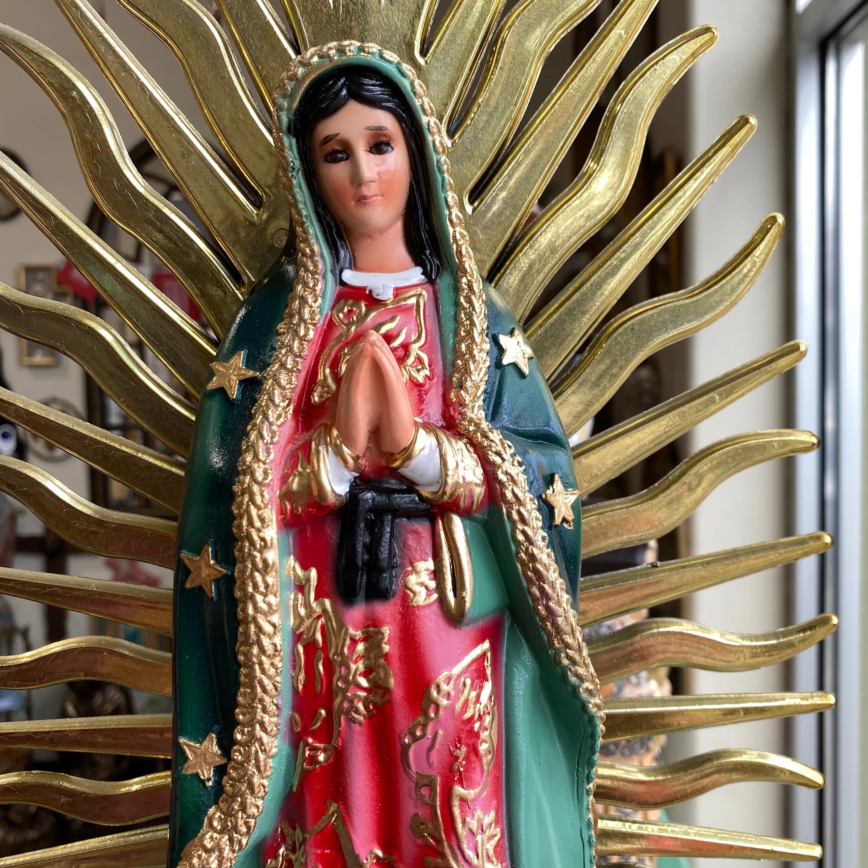 Colorful OLG Statue with Rays