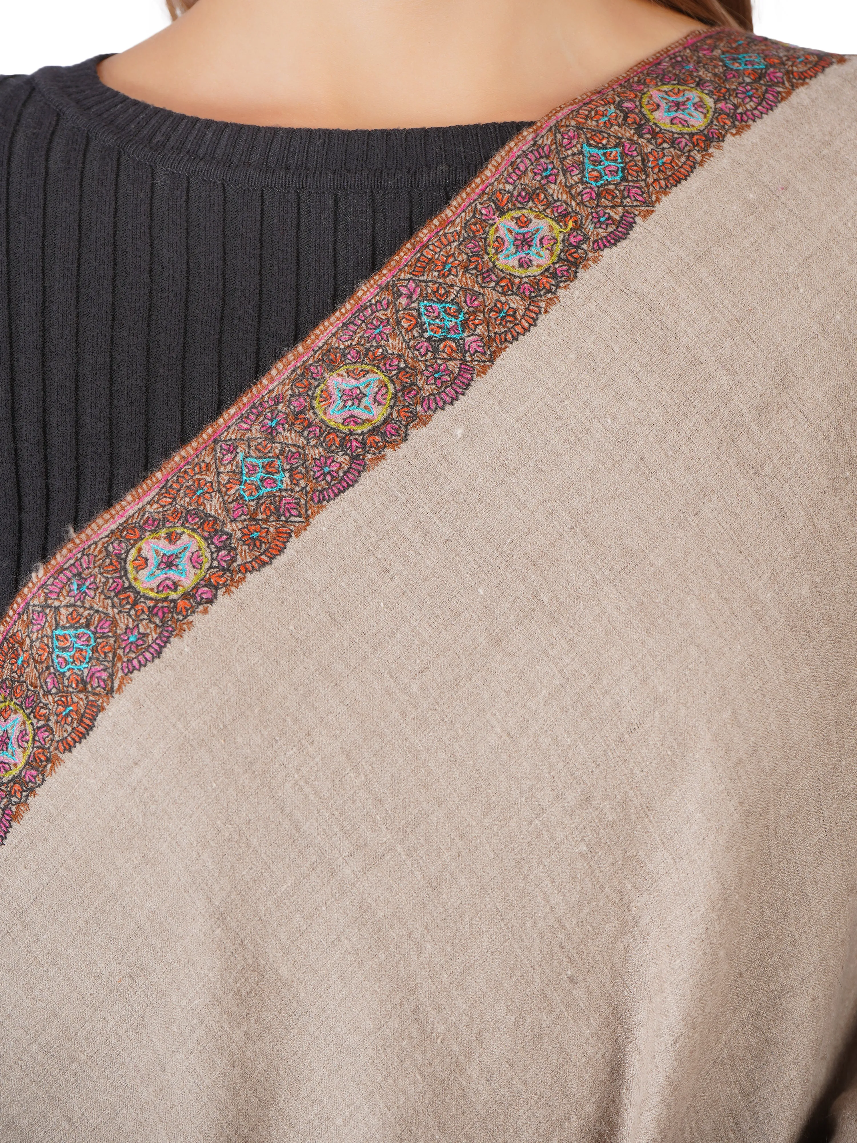 Pashmina Shawl: Exquisite Handcrafted Elegance - Natural Toosh