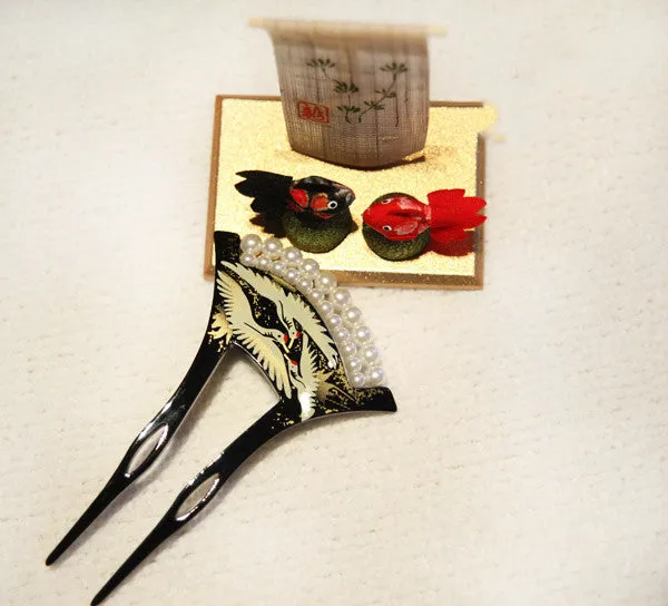 Traditional Japanese Kanzashi Hairpin with Crane Design