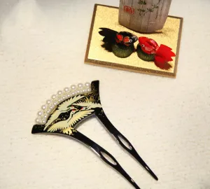 Traditional Japanese Kanzashi Hairpin with Crane Design