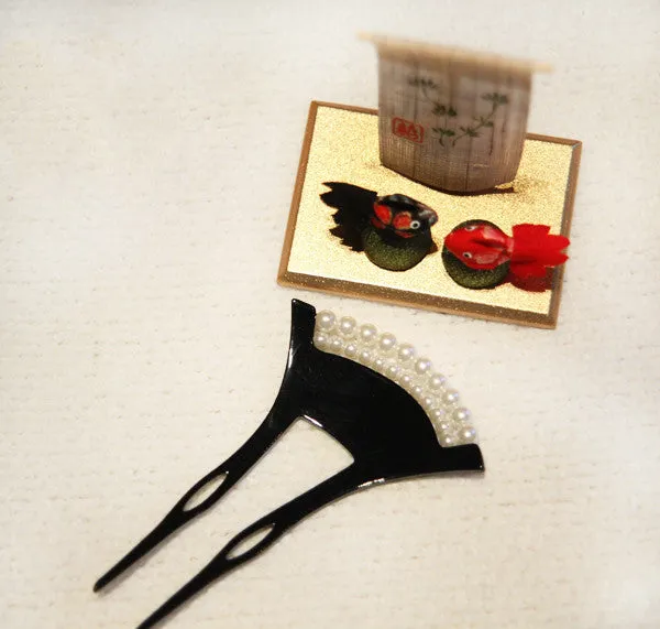 Traditional Japanese Kanzashi Hairpin with Crane Design